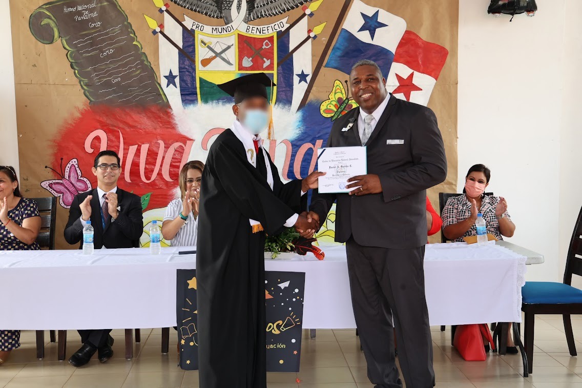 “Mamá lo logré….” Jóvenes del Centro de Cumplimiento de Las Garzas se gradúan 