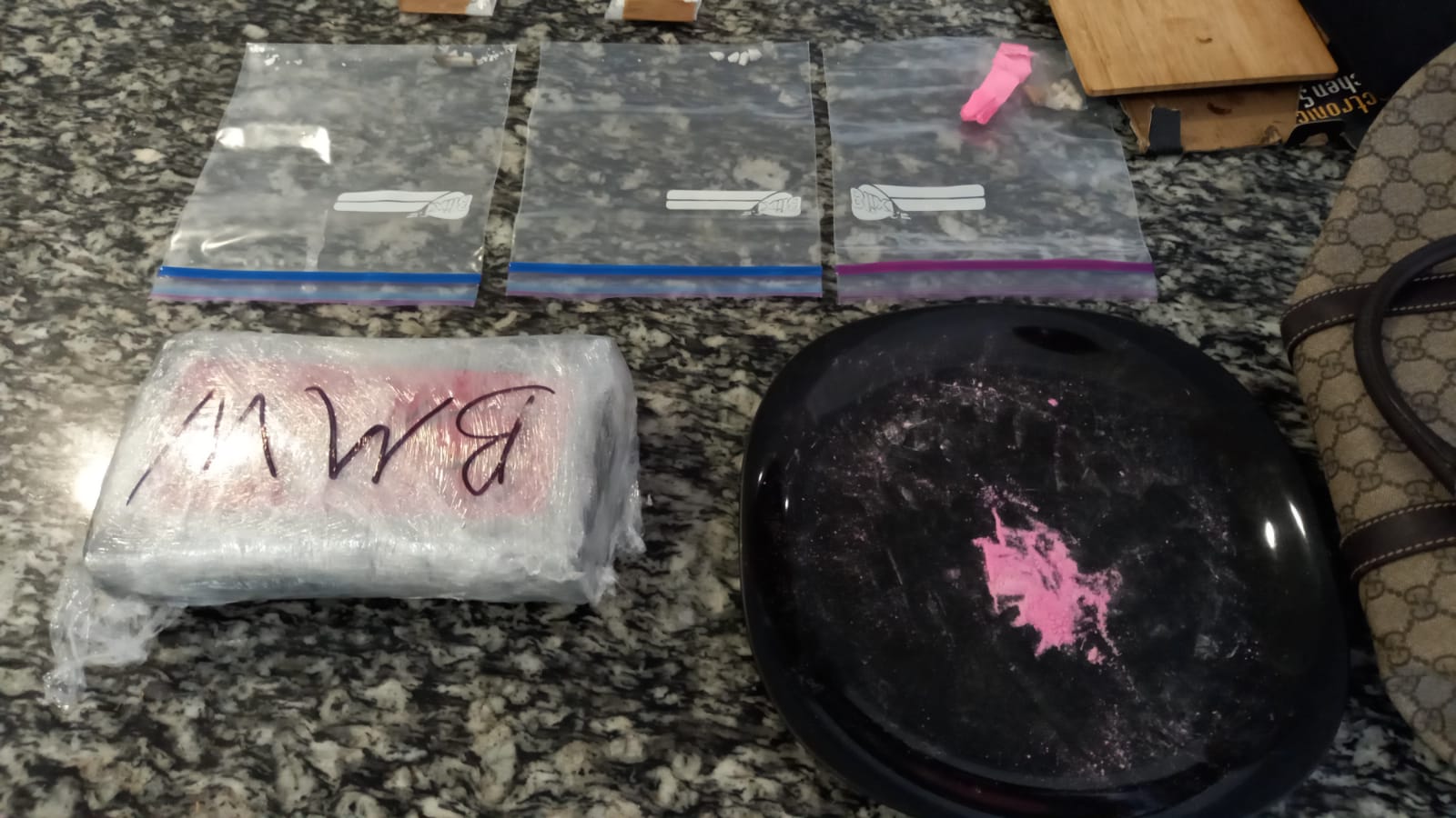 UN KILO CON PRESUNTA SUSTANCIAS ILÍCITAS FUE CONFISCADO EN SAN FRANCISCO