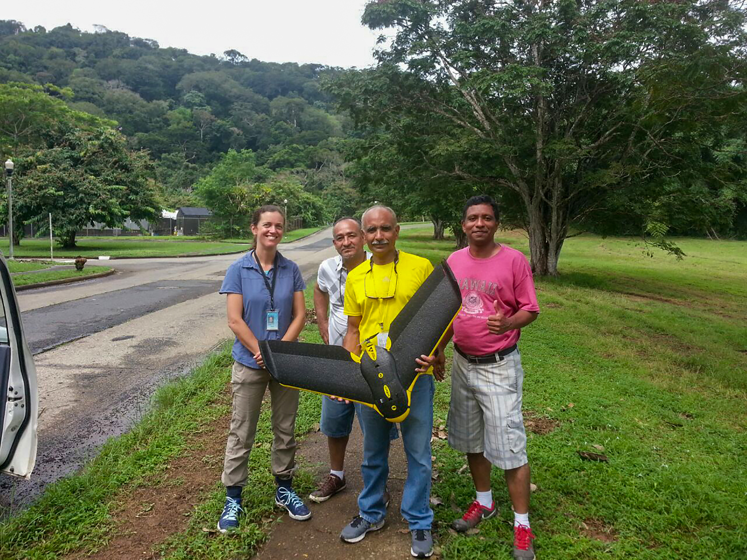 Foto del equipo encargado de la investigacion atraves de drones