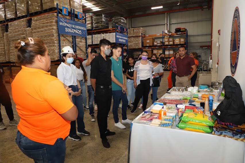 Estudiantes universitarios visitan al Hub Humanitario