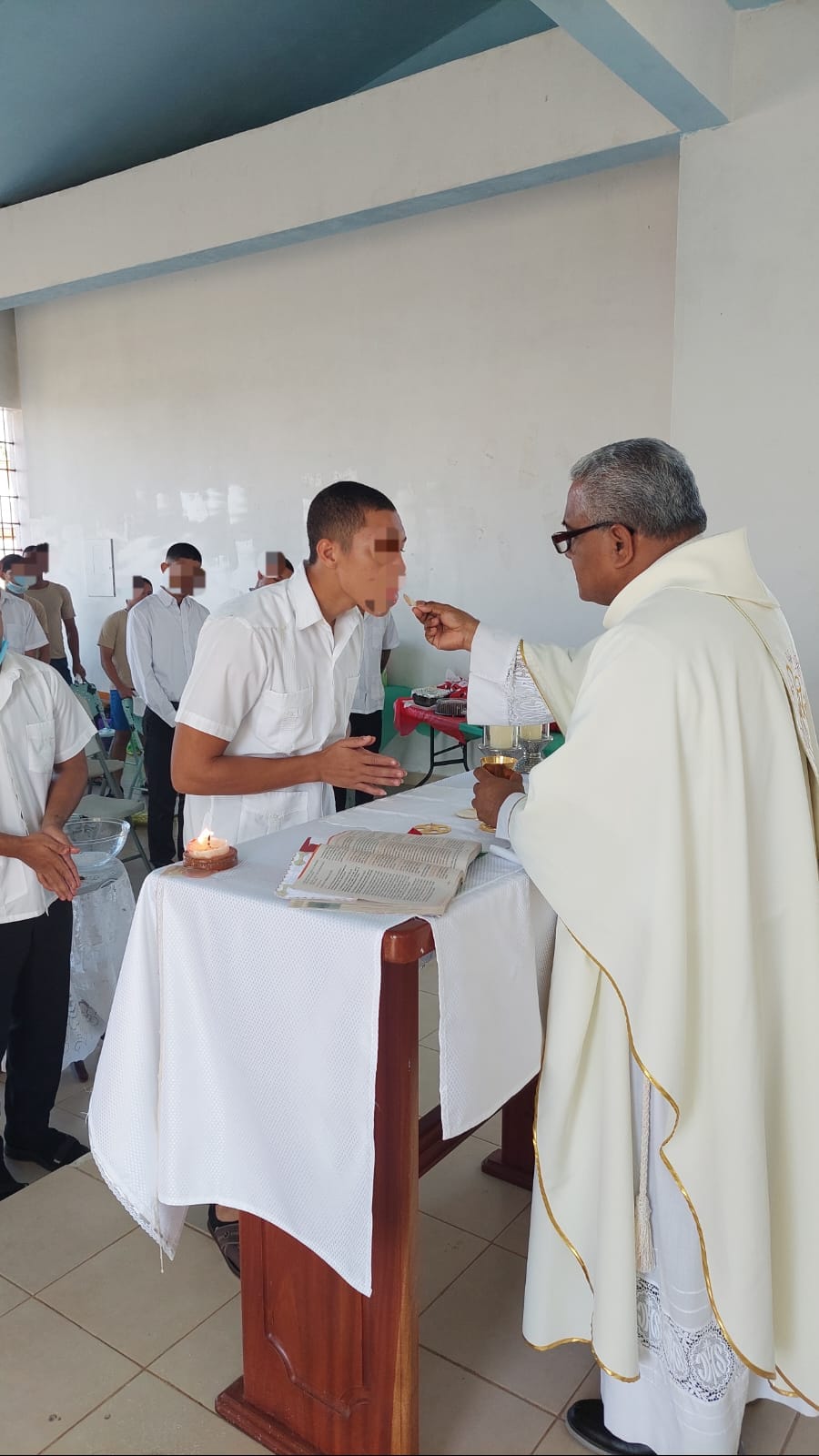 Jóvenes privados de libertad reciben  sacramentos