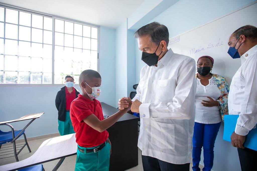 Luego de dos años de enfrentar la pandemia, presidente Cortizo Cohen  y su equipo de trabajo acompañan a los estudiantes en el retorno a las aulas de clases