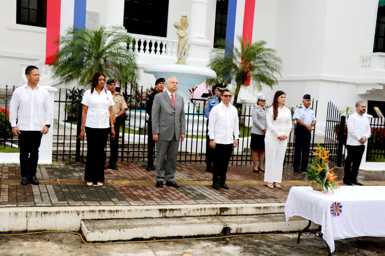 Acto de doblez de la bandera del cerro Ancón destaca luchas nacionalistas