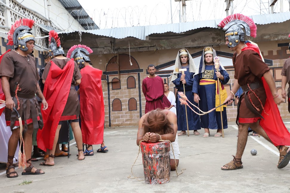 Privados de libertad dramatizan la pasión, crucifixión y resurrección de Jesús en Las Tablas 